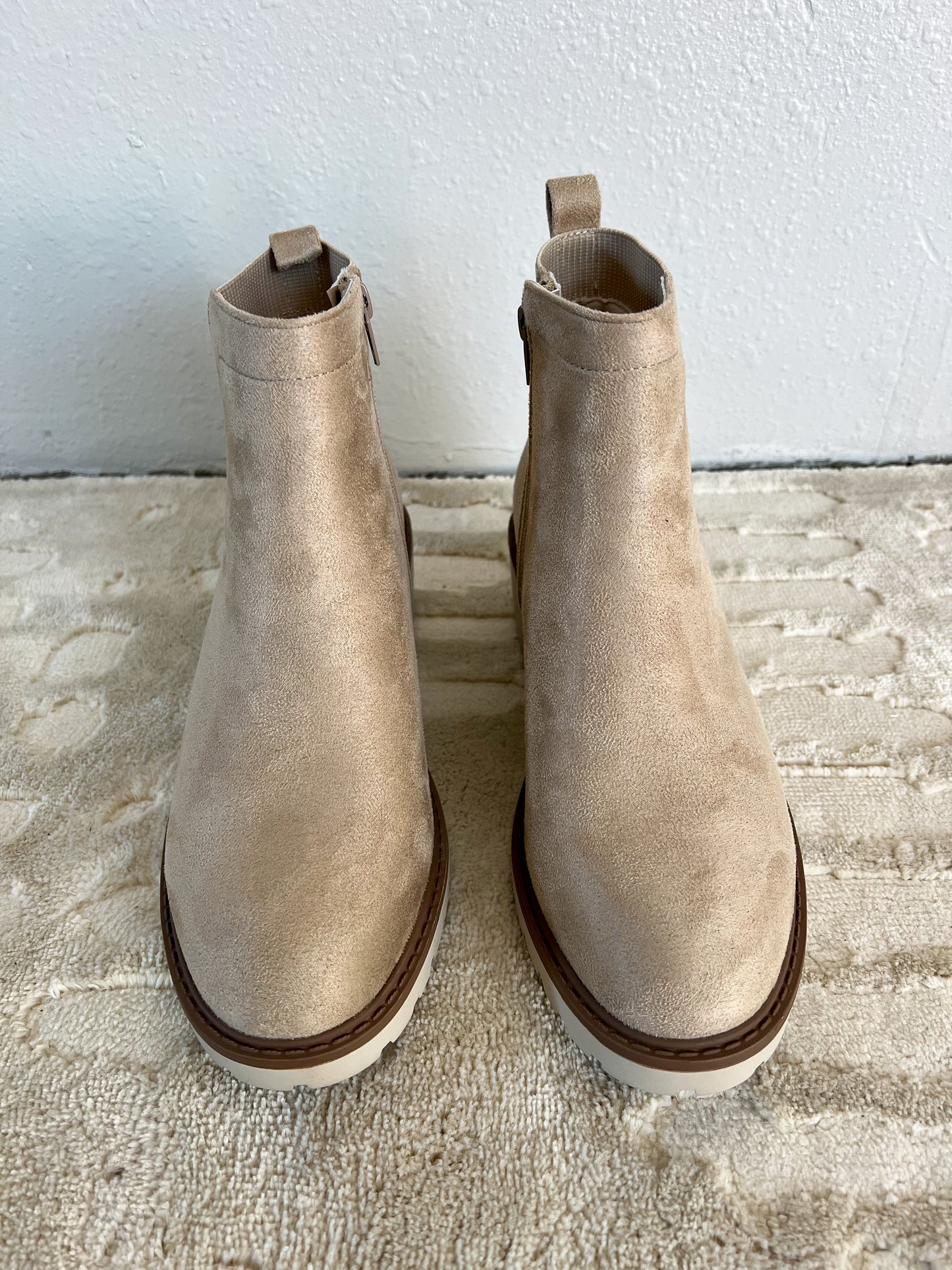 Chelsea Boot in WHEAT