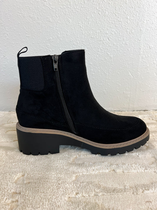 Chelsea Boot in BLACK