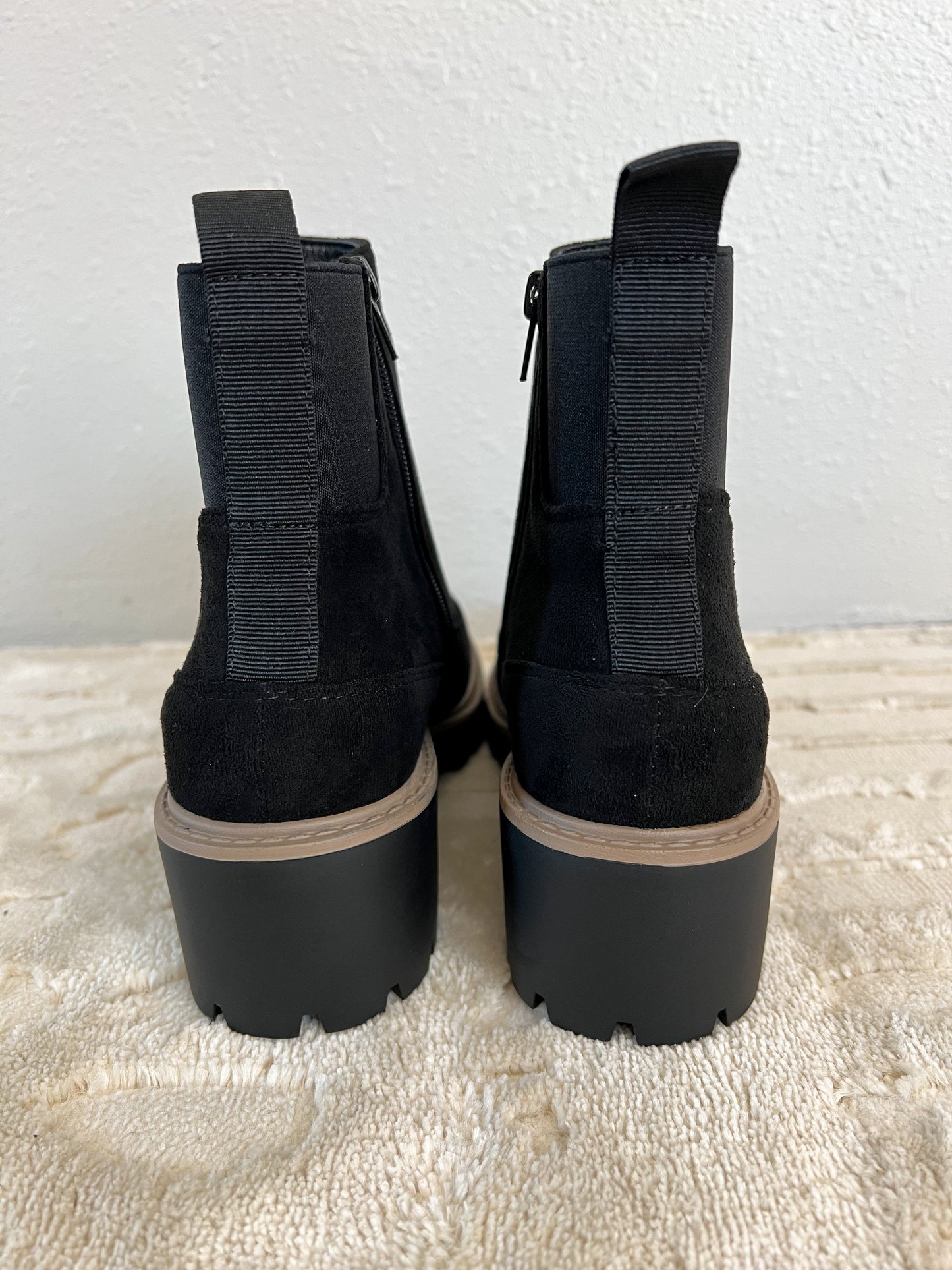 Chelsea Boot in BLACK